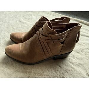 Baretraps Goldie Bootie Size 10M